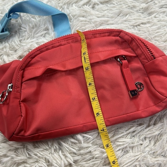 Lululemon On The Beat Belt Bag *4.5L Poppy Coral / Hydra Blue - Picture 5 of 8